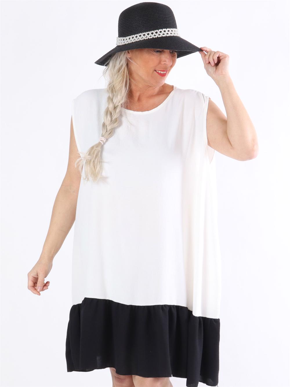 Manola - Kjole i løs pasform med flæsekant forneden